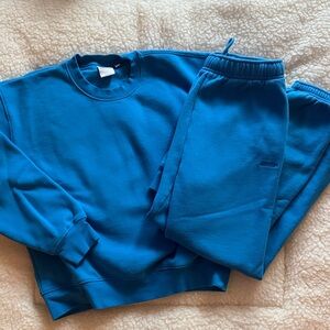SET Aritzia sweatshirt and sweatpants in splash blue